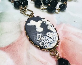 HUMMINGBIRD CAMEO NECKLACE