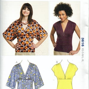 Puede incluir: Un patrón Kwik Sew para tops de mujer, que muestra diferentes diseños con escotes en V y variaciones de mangas. La imagen muestra el número de patrón 3616 y las tallas XS-XL. También se ve el sitio web www.kwiksew.com.