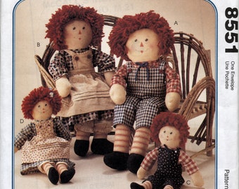 Raggedy Ann And Andy Dolls Sewing Pattern With Color Transfer Included - Sizes 13" and 20" - UNCUT