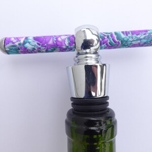 Bottle Stopper with built in cork screw image 3