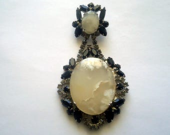 DeLizza Designed Genuine Moss Agate Cabochon Dangle Brooch (1940's-Verified) (RARE & INTERESTING HISTORY)