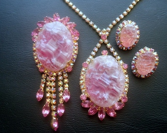 DeLizza and Elster a/k/a Juliana Open Back Oval Geode Rose Quartz Pendant Necklace Dangle Brooch and Earrings Scarce & Highly Collectible