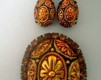 DeLizza and Elster a/k/a Juliana Oval Domed Molded Glass Painted Red and Gold Mosaic Moroccan Matrix Japanned Brooch & Dangle Earrings