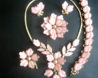 Trifari Crown signed Alfred Philippe Dogwood Poured Molded Glass  Cotton Candy Pink Necklace, Brooches, Bracelet and Earrings 1951 VERY RARE