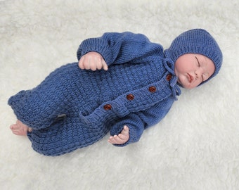 Ensemble salopette et bonnet en laine mérinos pour bébé garçon. Ensemble bébé garçon tricoté à la main. Ensemble salopette et bonnet bleus.