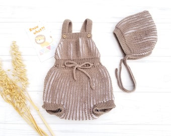 Merino Wool Baby Romper and Bonnet Set. Retro Style Baby Romper and Bonnet Set. Hand Knit Neutral Colors Baby Clothes. Knit Baby Bloomers.
