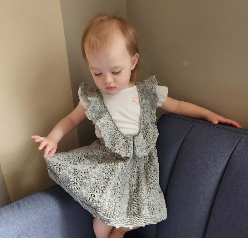 Lace Baby Girl Skirt with Ruffled Straps. Hand Knit Baby Girl Skirt. Retro Style Baby Girl Knit Skirt. Hand Knit Girl Gray Skirt with Straps zdjęcie 3