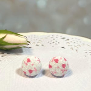 Pendientes de botón de tela con corazón, pendientes retro, pendientes redondos, pendientes de tela, regalo especial hecho a mano