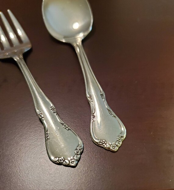 thumbnail image 2 of Oneida Toddletime Stainless Steel Baby/Youth Flatware Set - Glossy Silver (Used, Great Cond.) 2 of 11