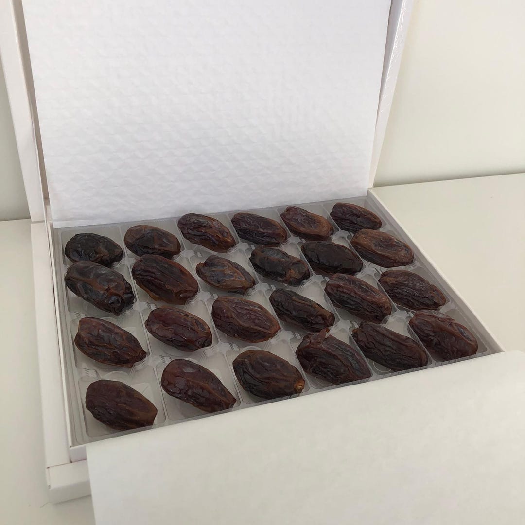 Dates With Box, Medjool Dates, Dried Fruits, Healthy Snack, Vegan ...