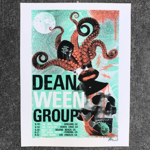 Puede incluir: Un cartel de concierto azul verdoso y negro con una calavera y un pulpo con tentáculos rojos. El texto dice "Dean Ween Group" y enumera las fechas y lugares de la gira en California.
