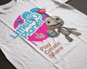 Camiseta blanca estilo vintage de Sackboy del videojuego Little Big Planet 2008