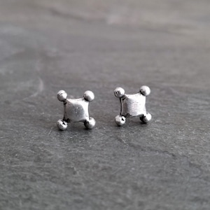 Small dotted stud earrings, square shape with four ball corners, minimalist earrings, silver or gold