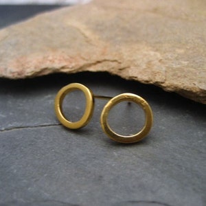 Circle studs, circle earrings, gold open circle, round studs, minimalist earrings, simple circle, everyday studs, round posts