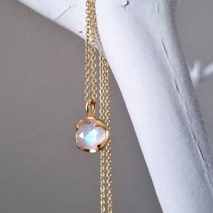 Maansteenketting, 14k massief goud, sierlijke hanger, roosgeslepen solitaire, regenboogmaansteen, blauwe flits, blauwe edelsteen, trending sieraden