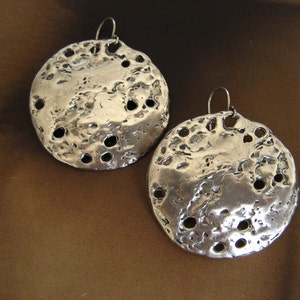 Shoreline sterling silver disc earrings image 3