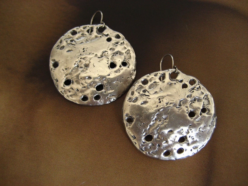 Shoreline sterling silver disc earrings image 3