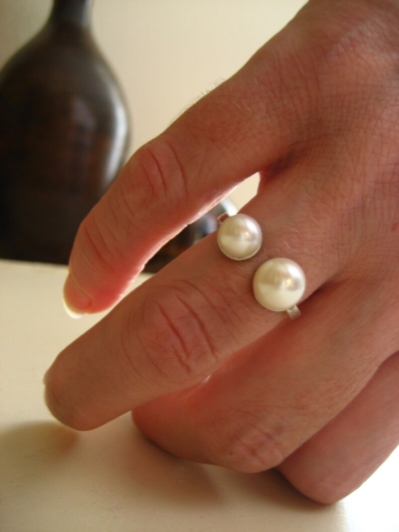 Twin pearl ring, double pearl, cultured pearl, silver pearl ring, midi ring, adjustable ring, off white pearls, handmade image 5