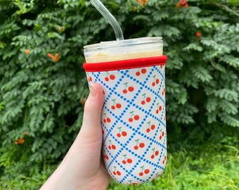 Rękaw z neoprenu Cherry Berry do mrożonej kawy – termiczny akcesorium do napojów – Coozie