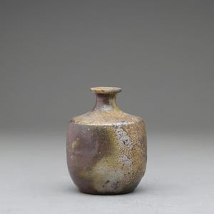 Japanese Bizen Ware Flower Vase | Authentic Rustic Ceramic Ikebana Vessel | Handcrafted Bizen-Yaki Pottery Art for Home Decor & Unique Gifts