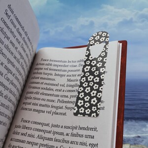 Sturdy Aluminum Black Floral Bookmark