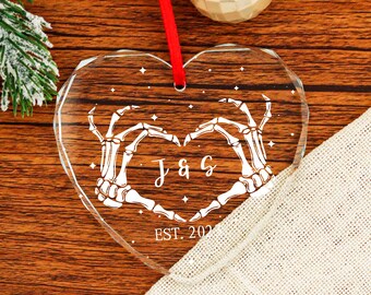 Adorno de cristal personalizado con esqueleto, corazón y manos, con iniciales personalizadas y fecha de nacimiento, recuerdo de amor de estilo gótico, regalo de San Valentín.