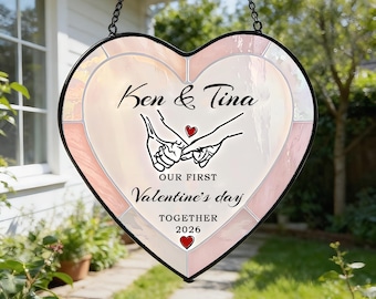 Atrapasueños con borde rosa y promesa de San Valentín, decoración para el hogar, colgante de ventana personalizable con nombre y año, recuerdo de pareja, regalo de San Valentín