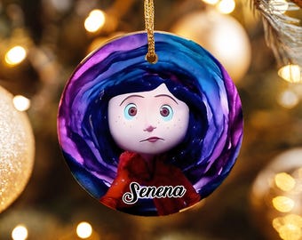 Adornos decorativos personalizados de Coraline, adorable decoración con temática de animación stop-motion, ideas de regalo únicas para fans de Coraline y otras películas animadas.
