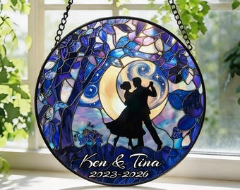 Atrapasueños de vitrales con silueta de pareja bailando en la noche estrellada, decoración para el hogar, colgante de ventana para pareja, decoración de aniversario, regalo de San Valentín