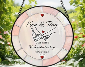 Atrapasueños con borde rosa y promesa de San Valentín, decoración para el hogar, colgante de ventana personalizable con nombre y año, recuerdo de pareja, regalo de San Valentín