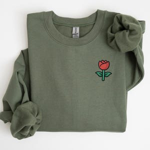 Sweat-shirt rose rouge brodé, col rond avec fleurs brodées, pull rose, sweat-shirt rigolo, chemise brodée unisexe, t-shirt rose