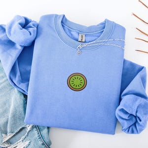 Gesticktes Kiwi-Sweatshirt, gesticktes Obst Rundhalsausschnitt, Kiwi-Sweatshirt, lustiges Sweatshirt, Unisex gesticktes Hemd, Kiwi-T-Shirt
