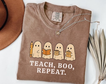 Teach Boo Repeat-tröja | Comfort Colors Halloween-lärartröja | Söt spökgåva | Lärartröja för läskiga säsonger