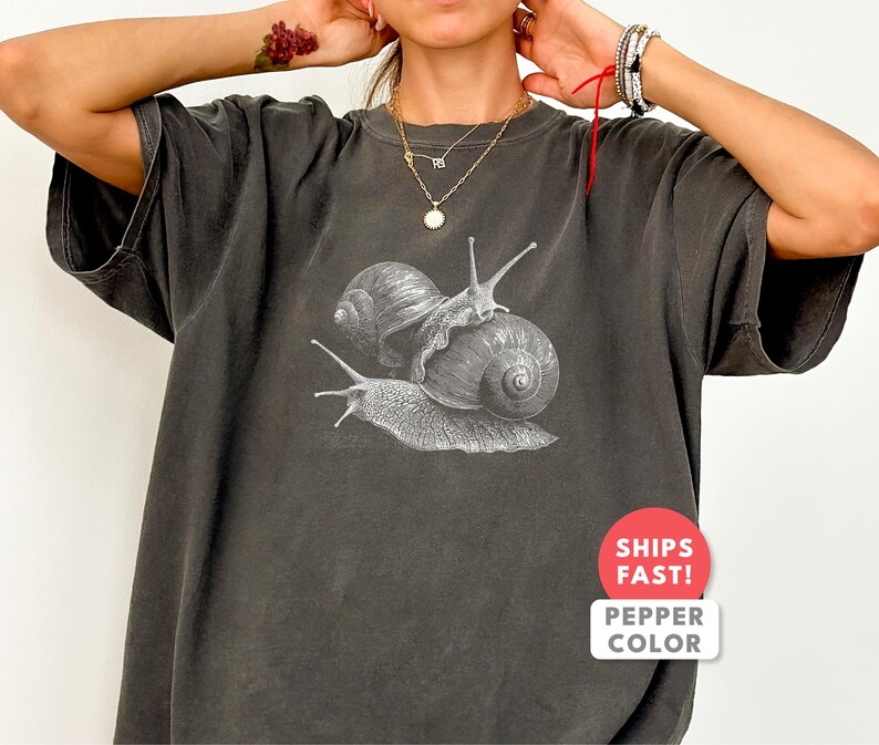 Aesthetic Snail Shirt: Comfort Colors Snail Animal T-shirt afbeelding 2