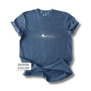 Camiseta de colimbo / Camiseta con estampado de colimbo común en el agua / Regalo para amantes de las aves de Comfort Colors / Camiseta de naturaleza y vida silvestre del lago imagen 7