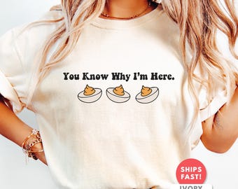Camiseta Sarcástica de Ovos Recheados: Camiseta Comfort Colors "Você Sabe Por Que Estou Aqui" para Amantes da Gastronomia