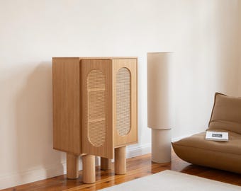 Credenza moderna di metà secolo, intarsi in rattan, mobiletto portaoggetti in legno