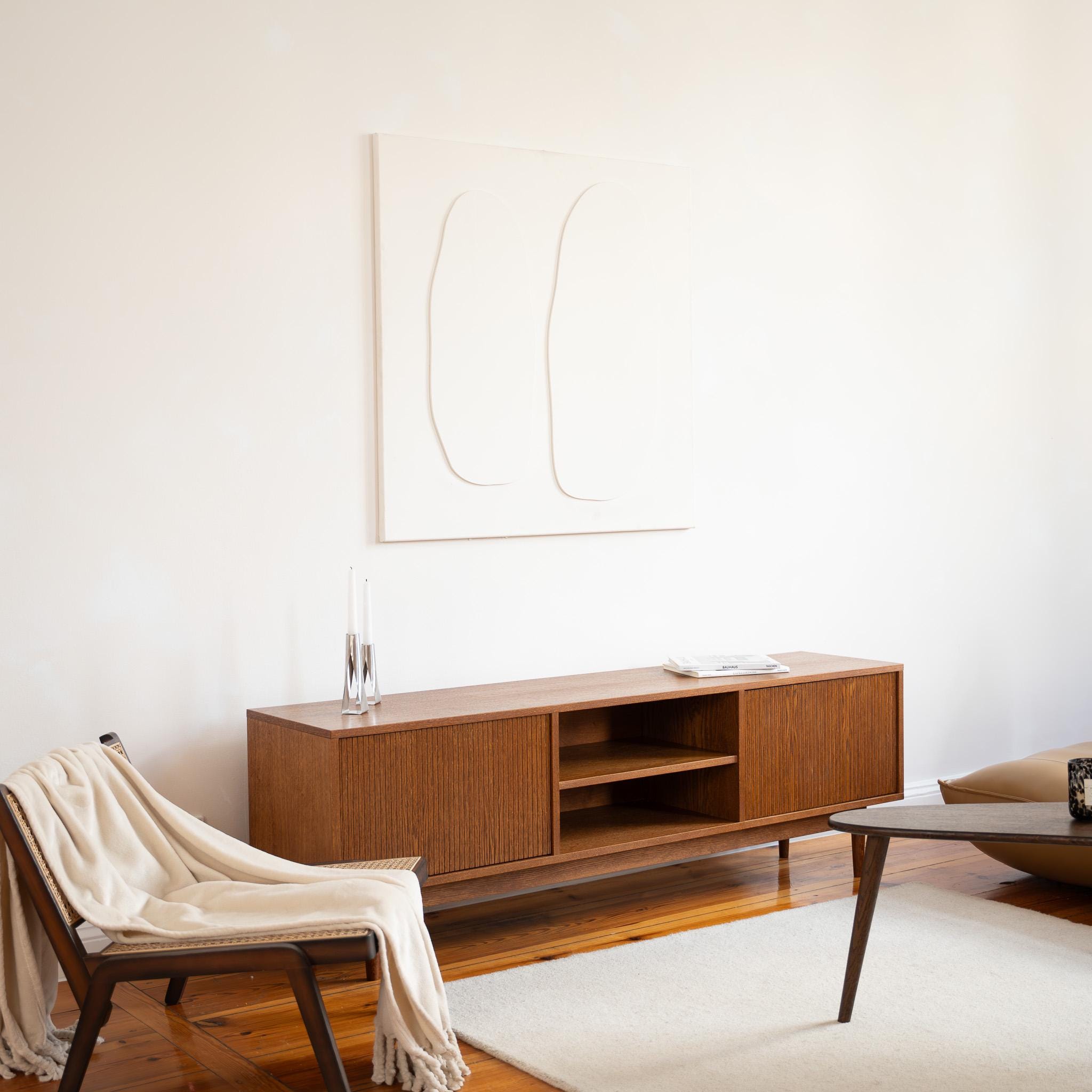 Furinno Claude Mid Century Style TV-standaard met houten poten voor tv-formaat tot 50 inch, twee kasten, Frans eiken grijs