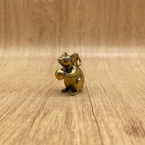 Brass Mouse with Peach Ornament – Symbol of Longevity and Wealth, Vintage Feng Shui Decoration for Desk or Gift, Small Lucky Rat Figurine