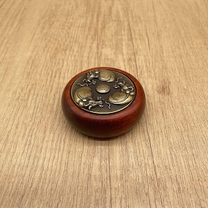 Fidget Spinner Yin Yang de latón y madera – Tótem de los Tres Toros de cobre, símbolo de poder y fortuna, juguete de escritorio antiestrés o regalo de Feng Shui