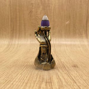 Brass Backflow Incense Burner, Vintage Copper Incense Stand in Guanyin Lotus Hand Style – Tranquil Meditation and Zen Aromatherapy Decor