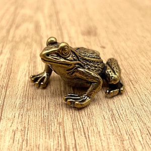 Brass Frog Figurine – Vintage Lucky Frog Statue for Feng Shui, Tea Pet, Office Desk, Stress Relief Gift - Home Decor