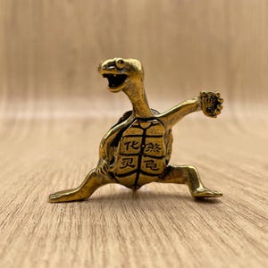 Mosiężna figurka żółwia Feng Shui z pomyślnymi napisami – zabytkowa miedziana ozdoba żółwia przynosząca szczęście i bogactwo oraz ochronę