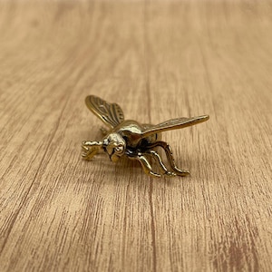 Brass Bee Figurine | Vintage Copper Honeybee Ornament for Nature Lovers, Symbol of Diligence and Prosperity, Office or Study Gift