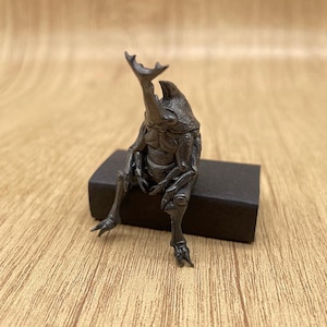 Brass Rhino Beetle Figurine – Vintage Humorous Insect Statue-Inspired Miniature Sculpture, Dark Antique Finish, Unique Desk Ornament