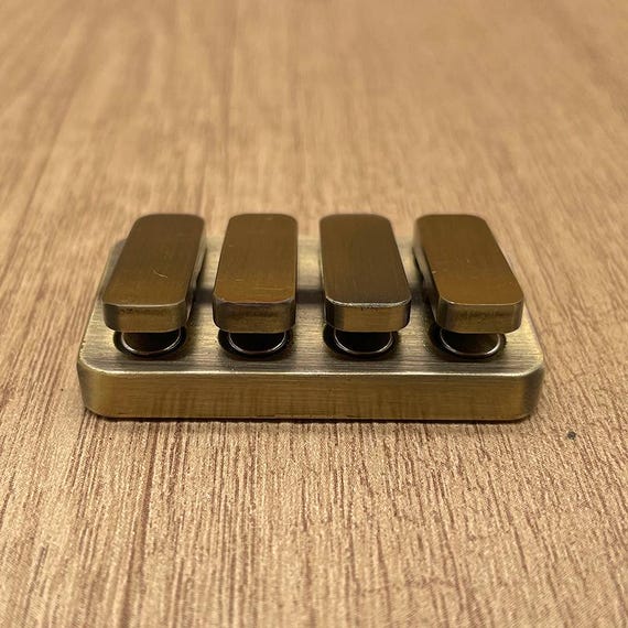 Mini Brass Seesaw Fidget – Retro Industrial Stress Relief Desk Toy – Minimalist Tactile Switch Plaything for Office or Collection