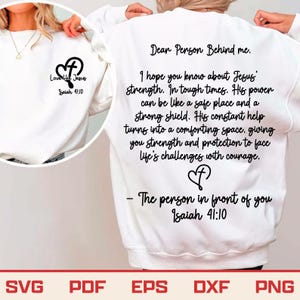 Op de afbeelding: Wit sweatshirt met zwarte tekst en een hartvormig kruisontwerp. De voorkant heeft de woorden "Loverlike Jesus" en "Jesaja 41:10". De achterkant heeft een langere boodschap over geloof en kracht, ook met "Jesaja 41:10".