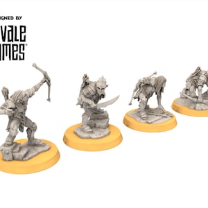 Puede incluir: Cuatro figuras de fantasía en miniatura sobre bases amarillas. Una figura está tensando un arco, otra sostiene una espada y otras dos están en poses de combate. El texto "DESIGNED BY DAVALE GAMES" está en la parte superior.