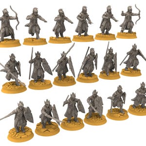 以下が含まれることがあります： 17体の未塗装のプラスチック製エルフのミニチュアフィギュアのセット。それぞれが丸い台座の上に立っています。フィギュアは様々なポーズをとっており、中には剣、槍、弓を持っているものもいます。