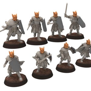 以下が含まれることがあります： ヘルメットと鎧を身に着け、剣と盾を持った、塗装されていないミニチュアの戦士のフィギュア8体。フィギュアは丸い台座の上に立っています。
